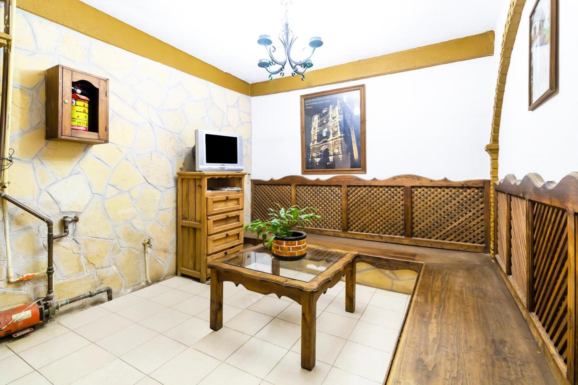 Oyo Hotel La Luna, Templo De Santo Domingo De Guzman San Cristóbal de Las Casas Extérieur photo